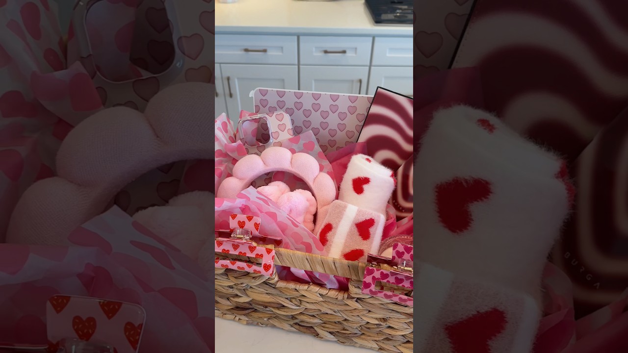 Valentine’s Day basket for mom 💖🌸 #asmr #valentinesdaygift #valentinesday #aesthetic #pink